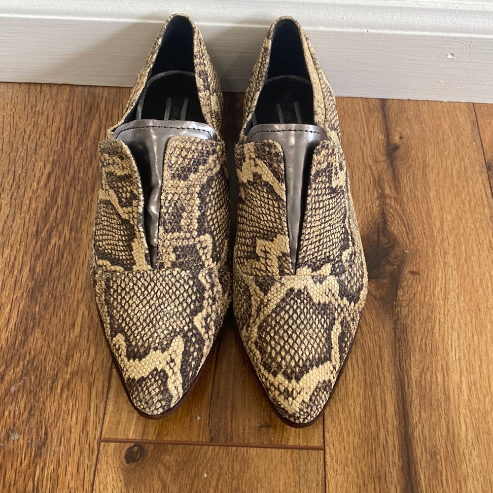 Rachel Zoe snake skin slip on loafer SZ 8
